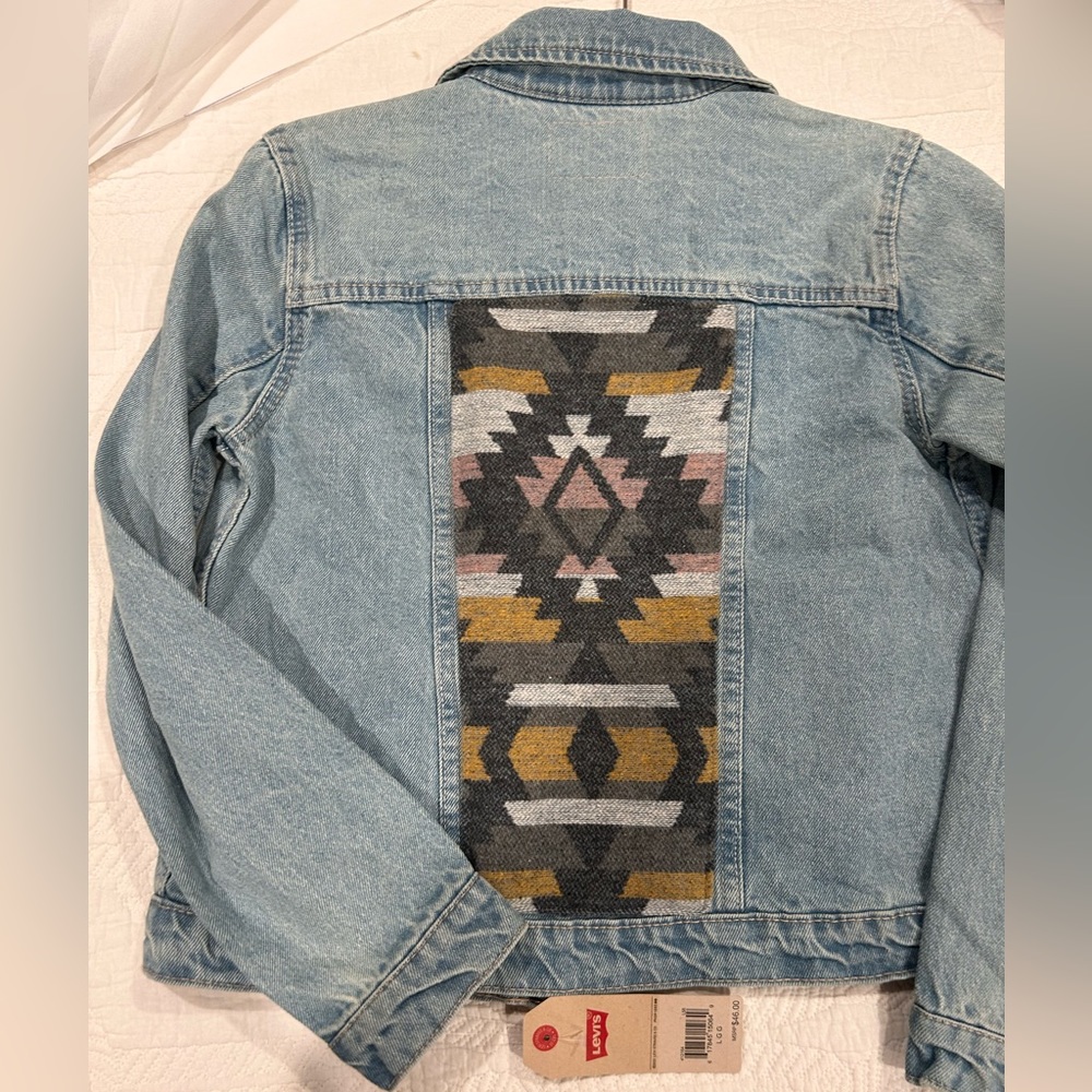 Youth size 12-13 new with tags Levi’s Jean jacket